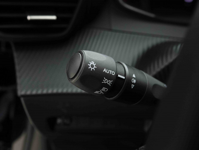 PEUGEOT_PEUGEOT_208_2653117_13.jpg