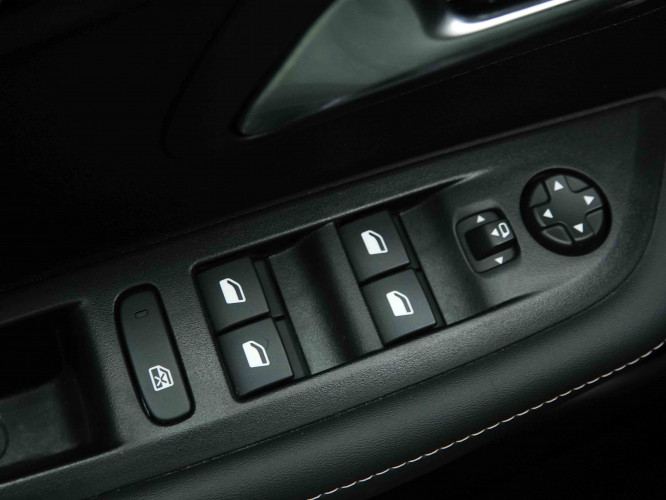 PEUGEOT_PEUGEOT_208_2653119_20.jpg