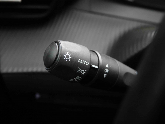 PEUGEOT_PEUGEOT_208_2653120_15.jpg