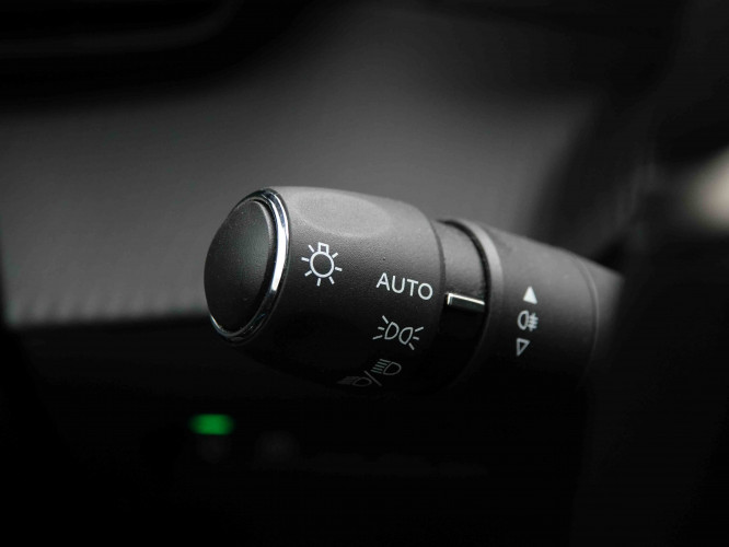 PEUGEOT_PEUGEOT_208_2653183_17.jpg