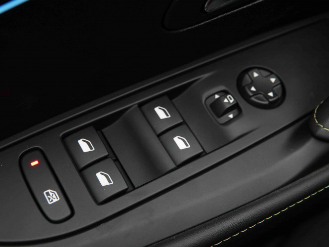 PEUGEOT_PEUGEOT_208_2653183_22.jpg