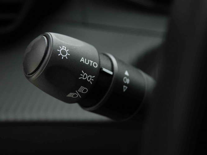 PEUGEOT_PEUGEOT_208_2653250_15.jpg