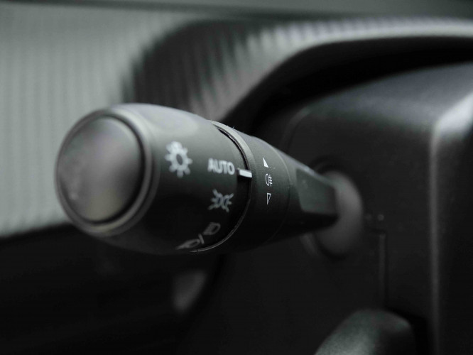 PEUGEOT_PEUGEOT_208_2653256_14.jpg PEUGEOT_PEUGEOT_208_2653256_14.jpg