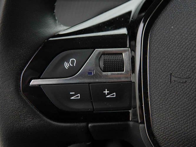 PEUGEOT_PEUGEOT_208_2653263_15.jpg