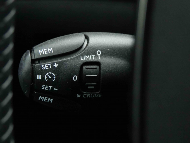 PEUGEOT_PEUGEOT_208_2653266_17.jpg