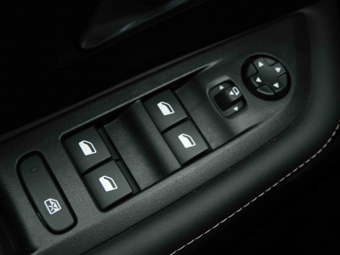 PEUGEOT_PEUGEOT_208_2653268_20.jpg