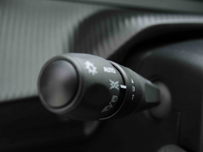 PEUGEOT_PEUGEOT_208_2653270_15.jpg
