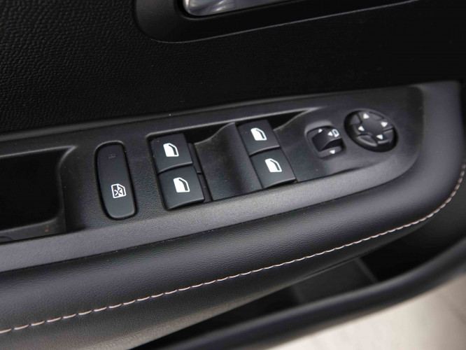 PEUGEOT_PEUGEOT_208_2653270_19.jpg