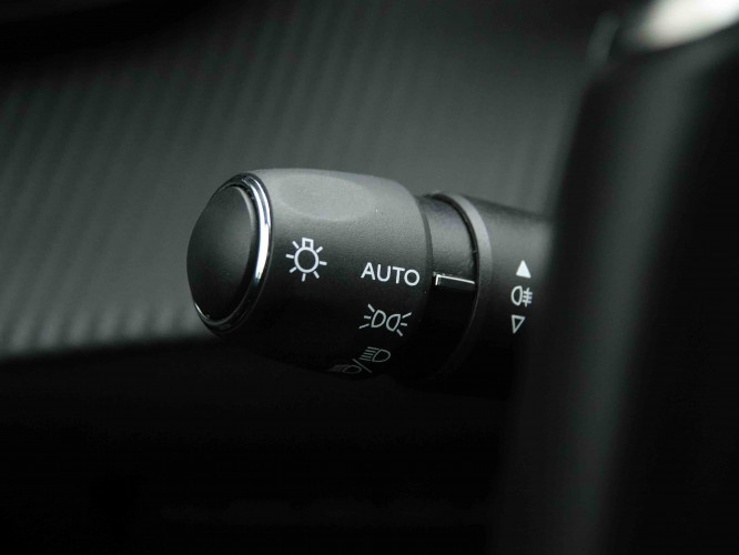 PEUGEOT_PEUGEOT_208_2653338_15.jpg