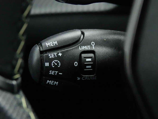 PEUGEOT_PEUGEOT_208_2653338_17.jpg