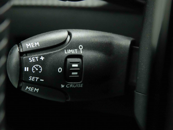 PEUGEOT_PEUGEOT_208_2654232_16.jpg