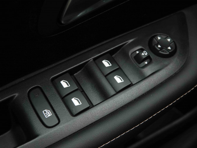 PEUGEOT_PEUGEOT_208_2654234_20.jpg