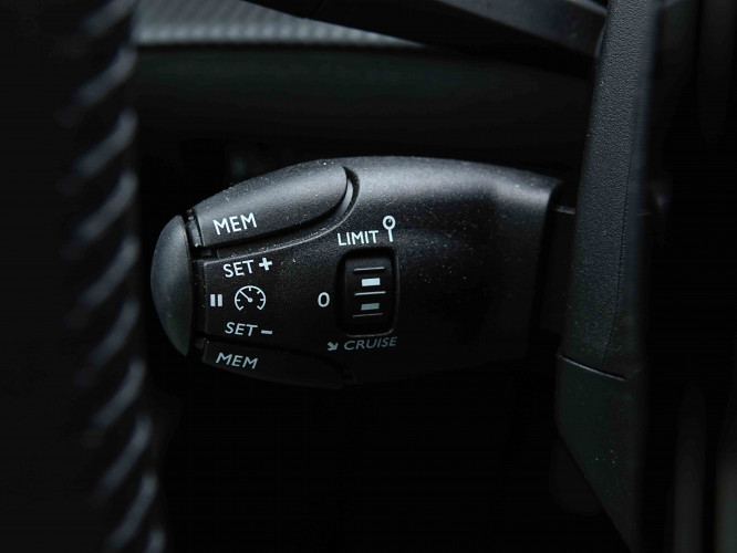 PEUGEOT_PEUGEOT_208_2655160_15.jpg