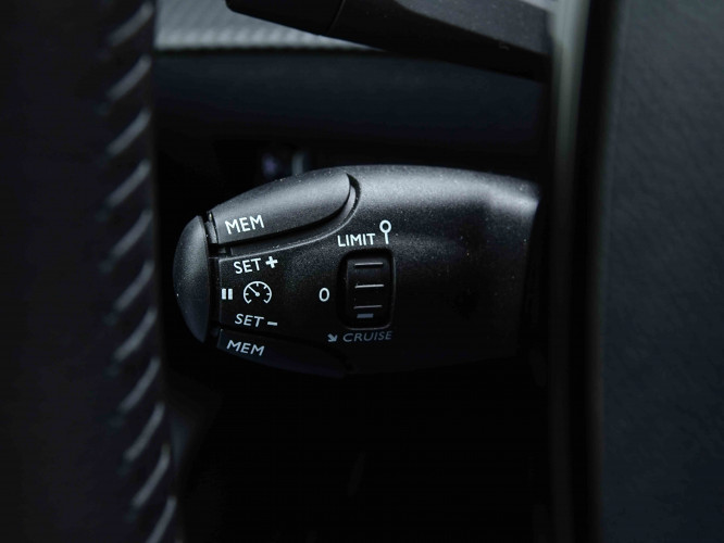 PEUGEOT_PEUGEOT_208_2655163_18.jpg