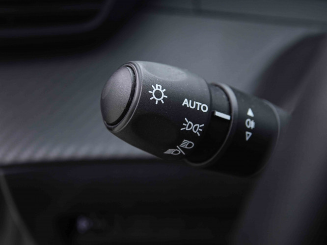 PEUGEOT_PEUGEOT_208_2655166_15.jpg