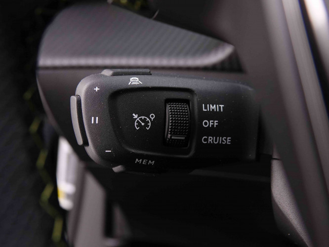 PEUGEOT_PEUGEOT_E_2008_2548404_17.jpg