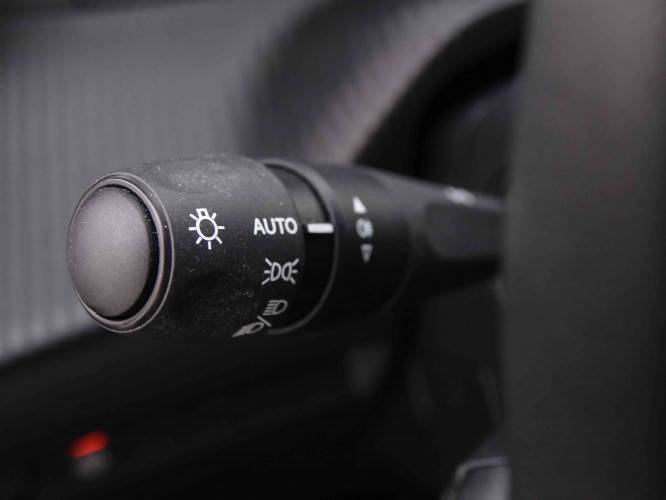 PEUGEOT_PEUGEOT_E_2008_2548608_13.jpg