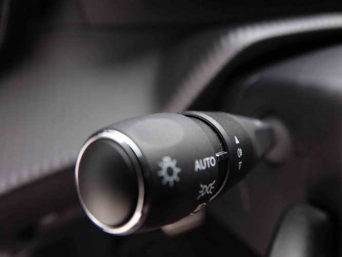 PEUGEOT_PEUGEOT_E_2008_2549025_18.jpg