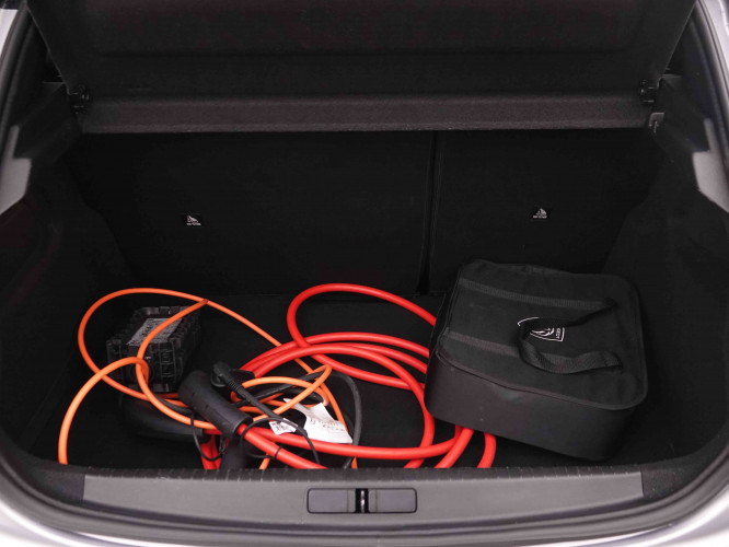 PEUGEOT_PEUGEOT_E_208_2550758_5.jpg PEUGEOT_PEUGEOT_E_208_2550758_5.jpg