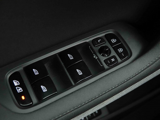 POLESTAR_POLESTAR_2_2653706_19.jpg