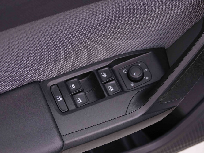 SEAT_SEAT_LEON_2547764_17.jpg