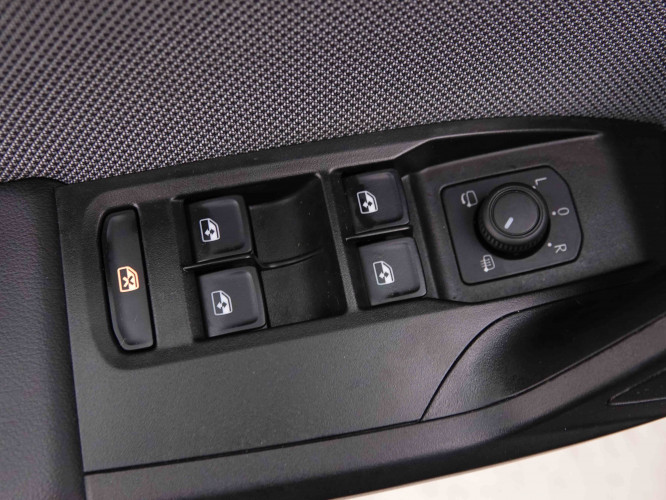 SEAT_SEAT_LEON_2548676_17.jpg