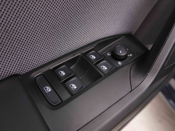 SEAT_SEAT_LEON_2548710_22.jpg