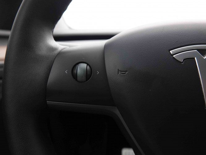 TESLA_TESLA_MODEL Y_2549379_19.jpg