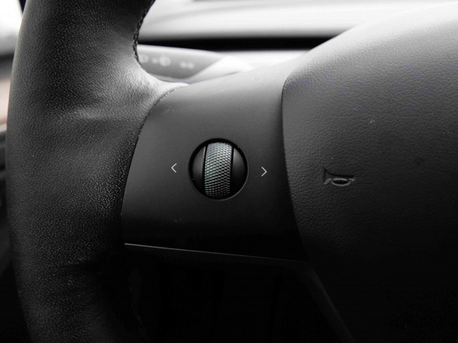 TESLA_TESLA_MODEL Y_2652601_16.jpg