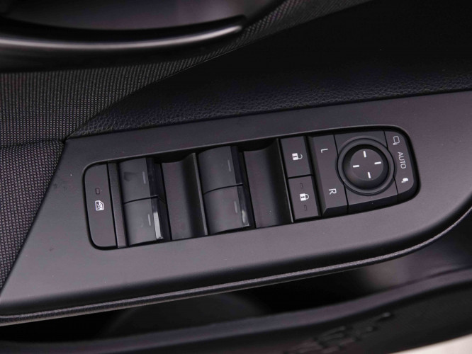 TOYOTA_TOYOTA_C_HR_2547868_46.jpg