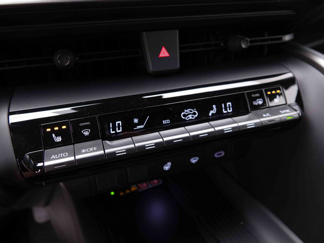 TOYOTA_TOYOTA_C_HR_2547874_12.jpg