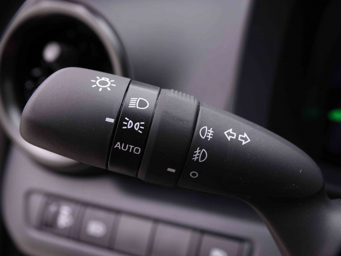 TOYOTA_TOYOTA_C_HR_2547874_15.jpg