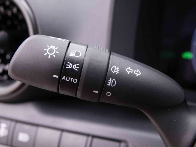 TOYOTA_TOYOTA_C_HR_2547875_14.jpg