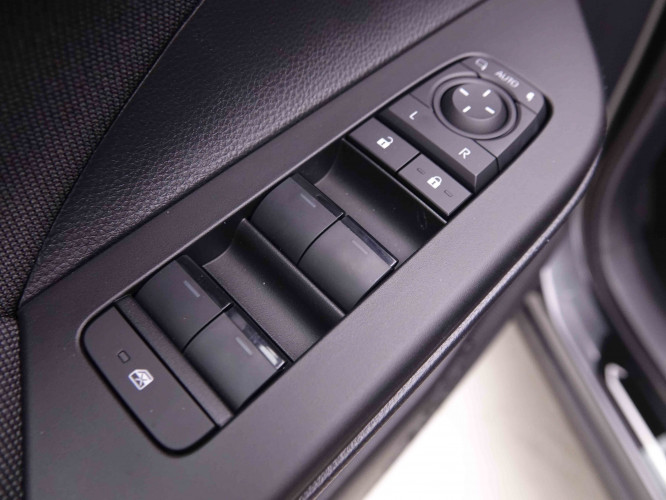 TOYOTA_TOYOTA_C_HR_2547875_18.jpg