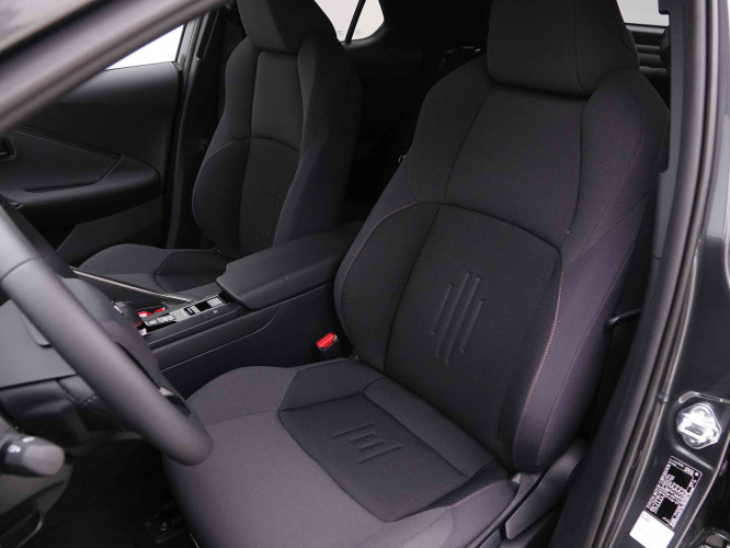 TOYOTA_TOYOTA_C_HR_2547875_6.jpg