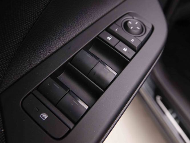 TOYOTA_TOYOTA_C_HR_2550783_18.jpg
