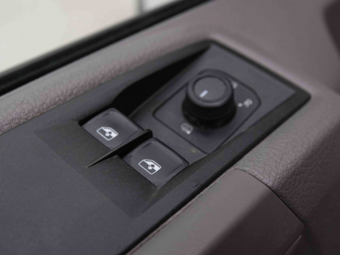 VOLKSWAGEN_VOLKSWAGEN_CRAFTER_2549000_19.jpg