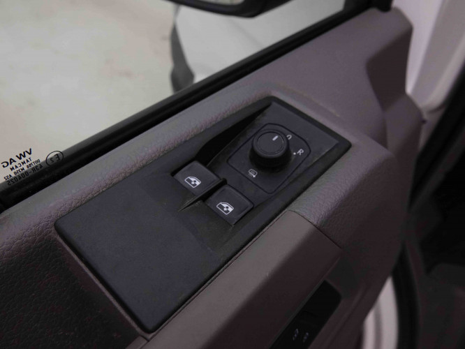 VOLKSWAGEN_VOLKSWAGEN_CRAFTER_2549001_16.jpg