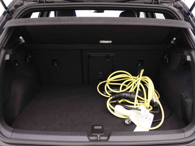 VOLKSWAGEN_VOLKSWAGEN_GOLF GTE_2551052_5.jpg