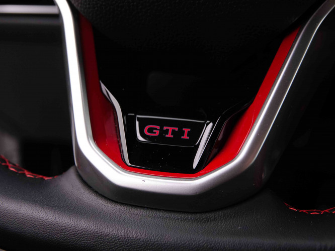 VOLKSWAGEN_VOLKSWAGEN_GOLF GTI_2548118_22.jpg