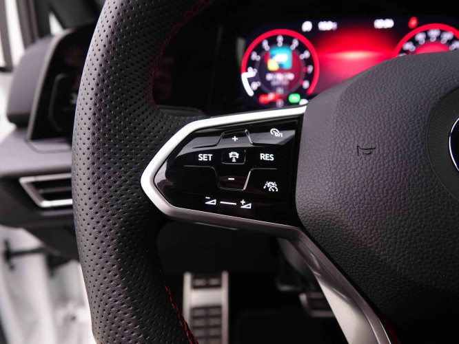 VOLKSWAGEN_VOLKSWAGEN_GOLF GTI_2548119_21.jpg