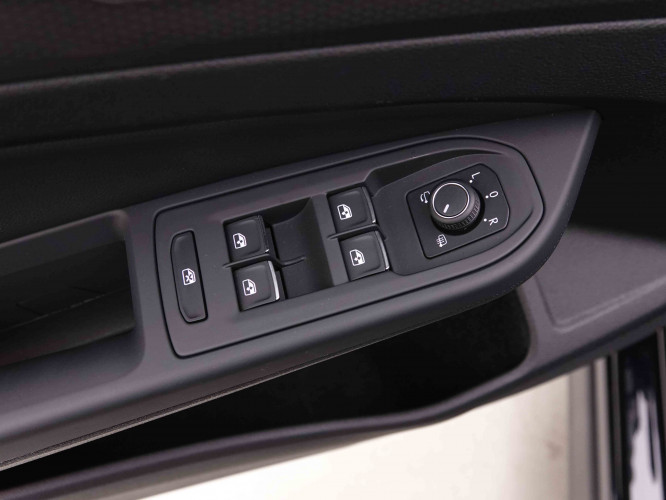 VOLKSWAGEN_VOLKSWAGEN_GOLF GTI_2548409_21.jpg