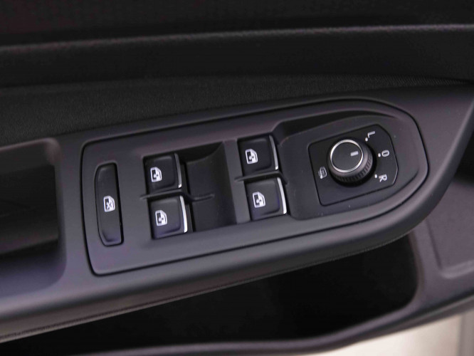 VOLKSWAGEN_VOLKSWAGEN_GOLF GTI_2548613_21.jpg