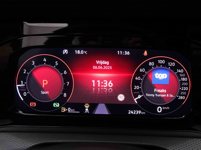 VOLKSWAGEN_VOLKSWAGEN_GOLF GTI_2548785_17.jpg