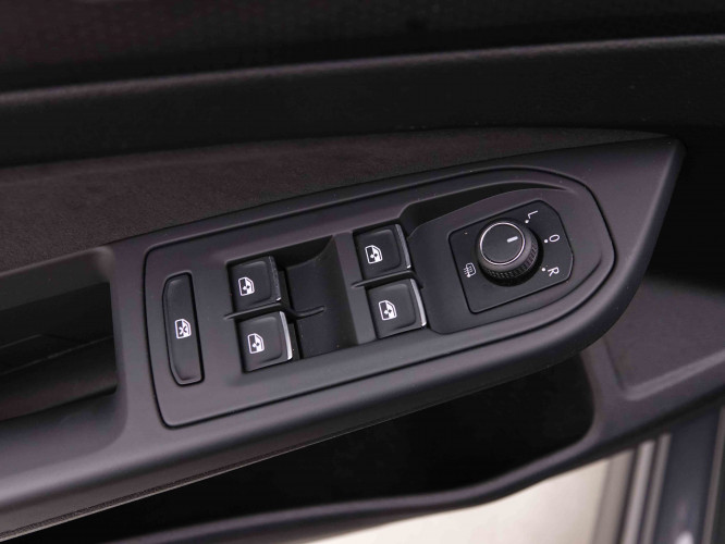 VOLKSWAGEN_VOLKSWAGEN_GOLF GTI_2548785_21.jpg