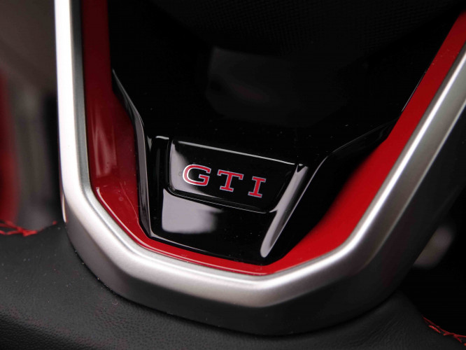 VOLKSWAGEN_VOLKSWAGEN_GOLF GTI_2549356_24.jpg
