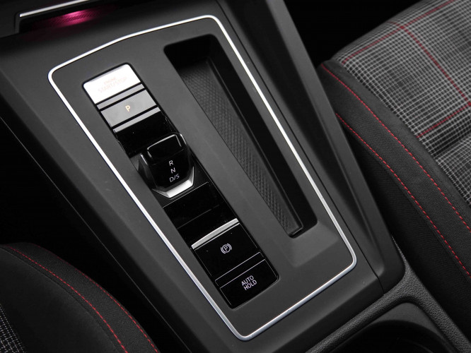 VOLKSWAGEN_VOLKSWAGEN_GOLF GTI_2549458_17.jpg