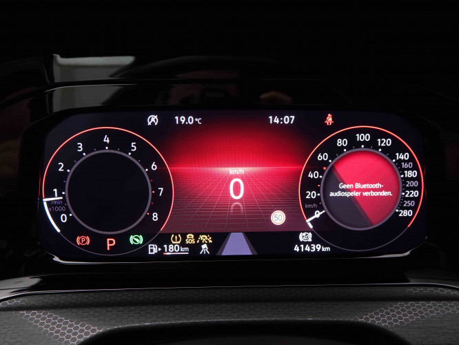 VOLKSWAGEN_VOLKSWAGEN_GOLF GTI_2549694_18.jpg