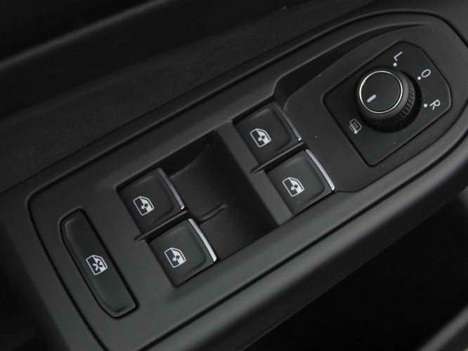 VOLKSWAGEN_VOLKSWAGEN_GOLF GTI_2653510_22.jpg