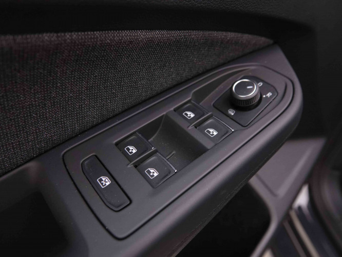 VOLKSWAGEN_VOLKSWAGEN_GOLF_2548346_19.jpg